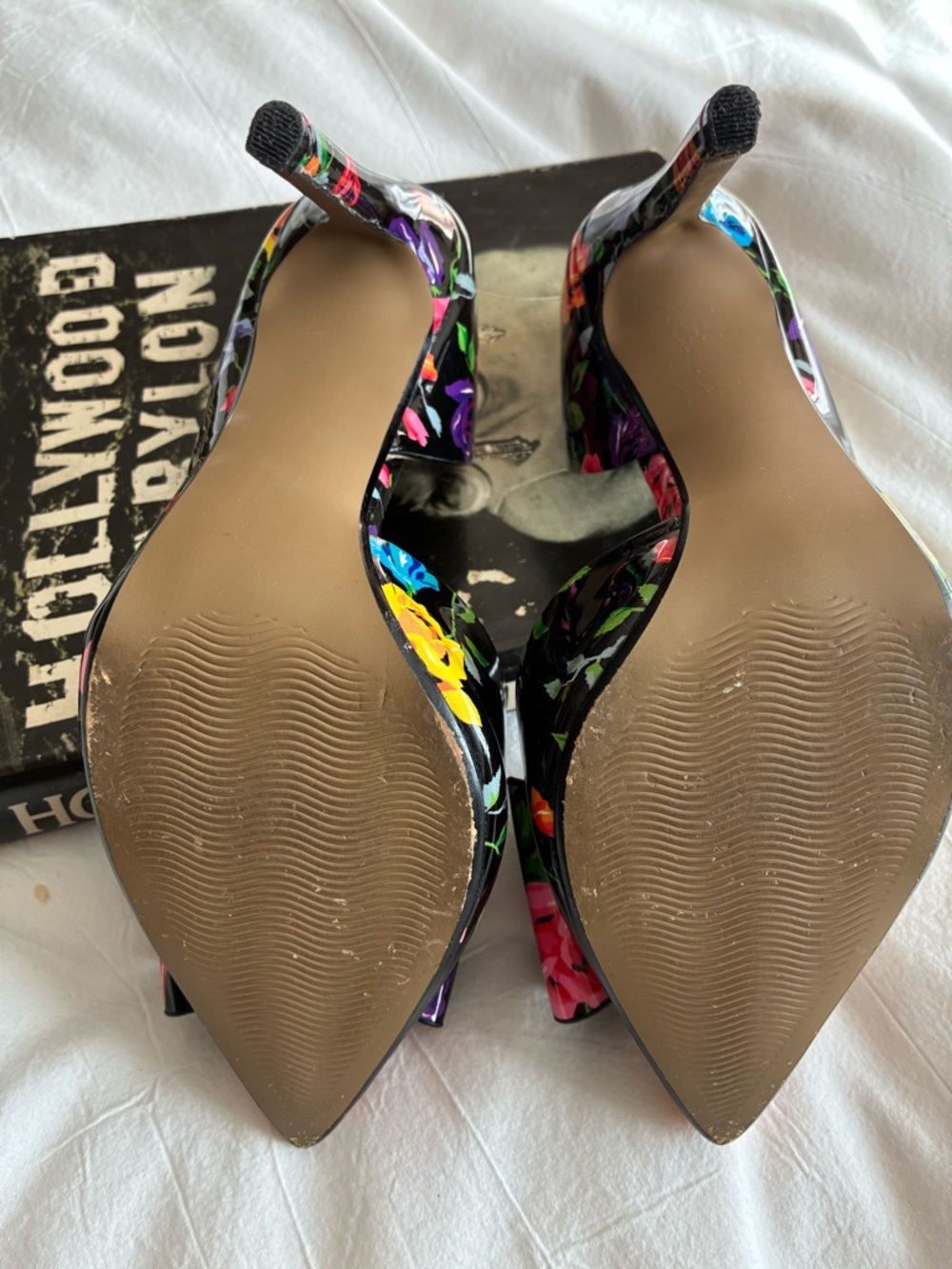 Betsey Johnson Black Floral Pointed-Toe Heels with Bow Accent- Size 6 - Picture 6 of 11